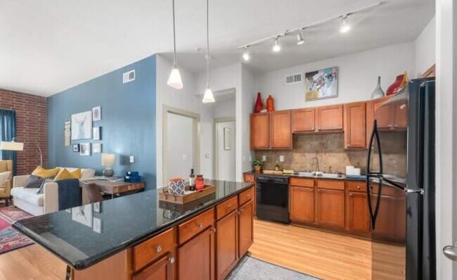 Building Photo - 3 bedroom in Houston TX 77056