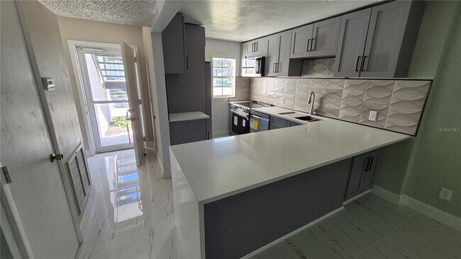 Foto del edificio - 3815 N Oak Dr