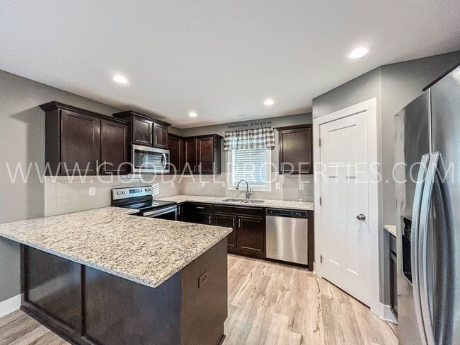 Foto del edificio - Beautiful 4 Bedroom in Norwalk