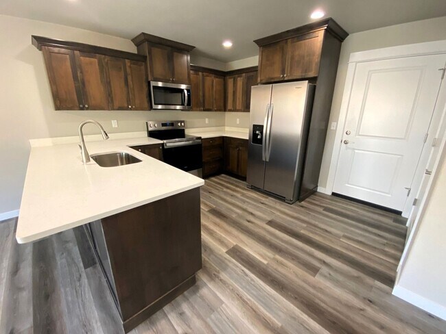 Building Photo - ~Brand New House in Oakland~