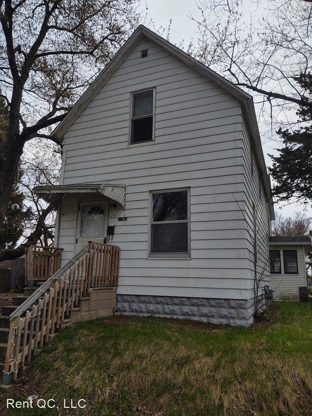 1 br, 1 bath House 2502 14th Ave House Rental in Rock Island, IL