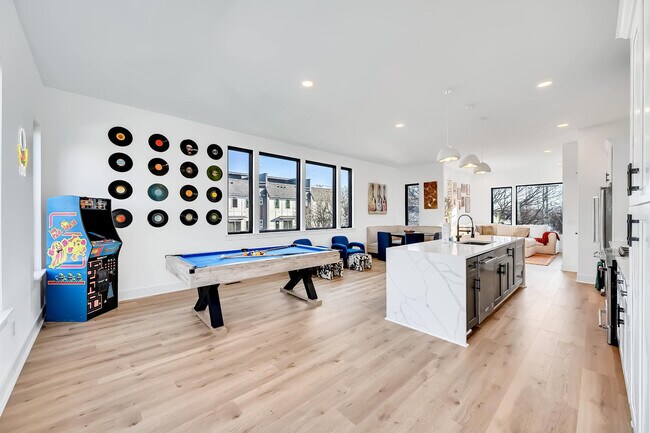 Foto del edificio - 554 Rosedale Ave