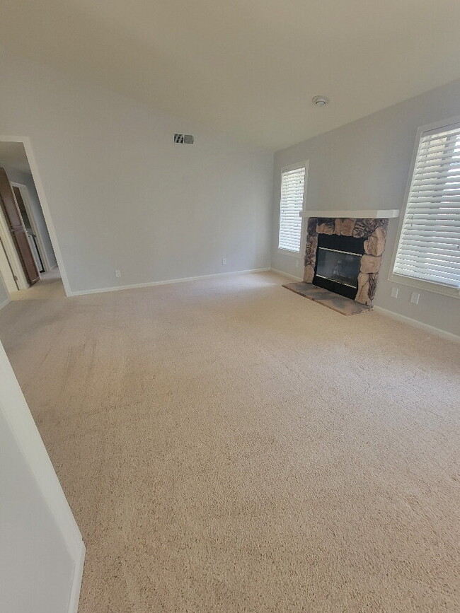 Building Photo - Charming single-family home in Briggs Ranch neighborhood!