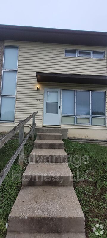 Building Photo - 829 N 70th Terrace