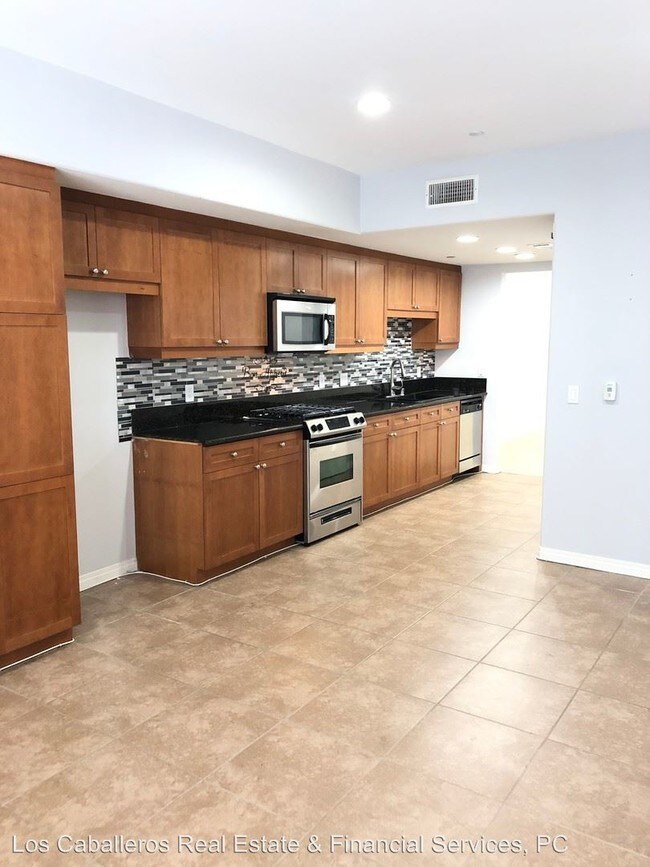 Foto del edificio - 17168 Newhope St
