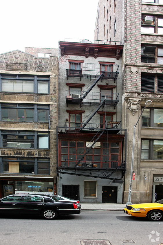 Building Photo - 49 W 19th St