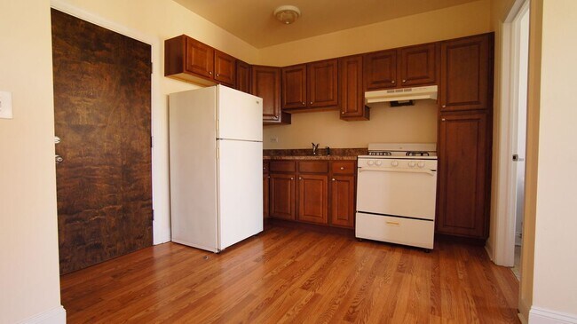 Building Photo - 2600 N Kimball Ave