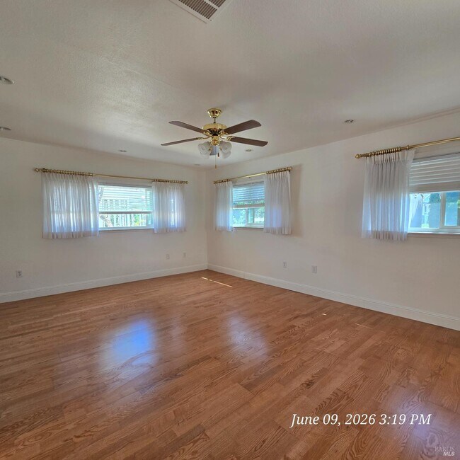 Building Photo - 203 McKinley Cir