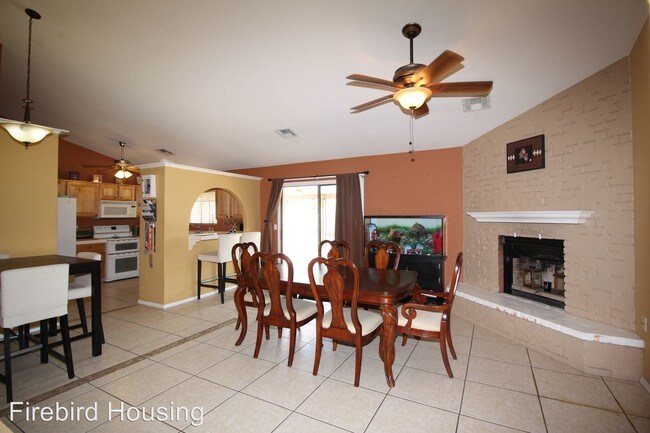 Foto del edificio - 3 br, 2 bath House - 5863 E. Ellis St.