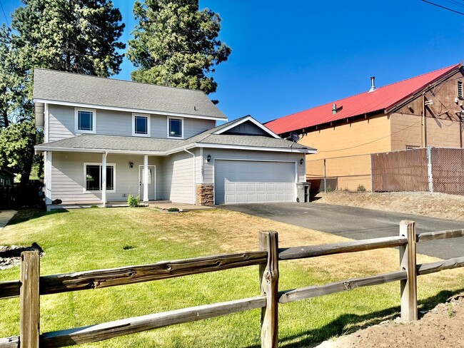 Building Photo - 3 br, 2.5 bath House - 1007 E 3rd street