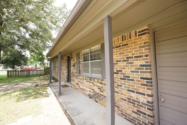 Building Photo - 260 Glenview Ave
