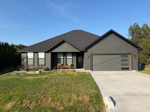 Building Photo - 5713 Stonegate Cir