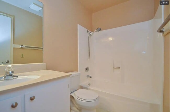 Building Photo - $2,790 - GORGEOUS TWO BEDROOM CENTRAL FREM...
