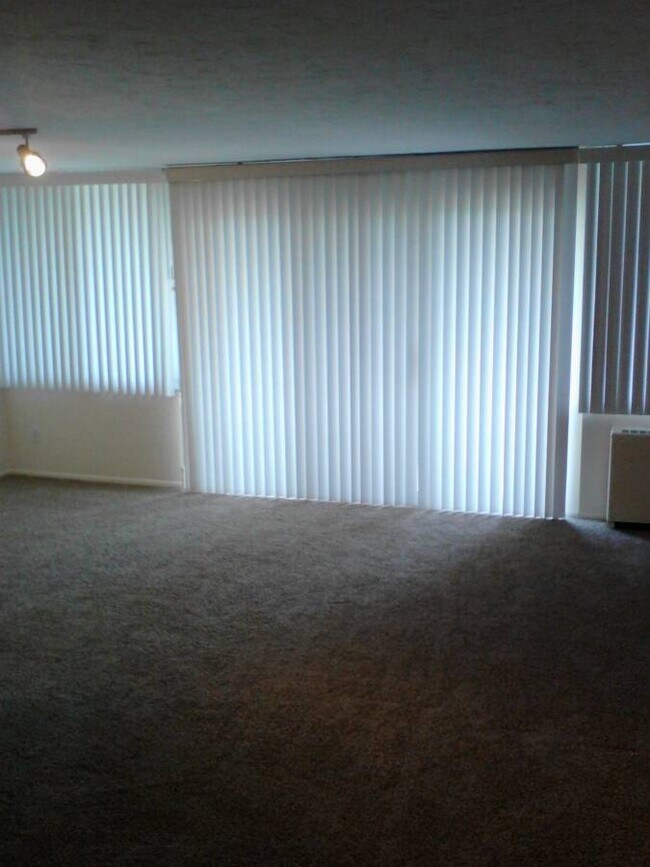 Living room access to balcony - 12900 Lake Ave