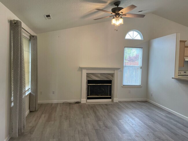 Foto del edificio - 3 BD Ranch in Well-Established Neighborhoo...