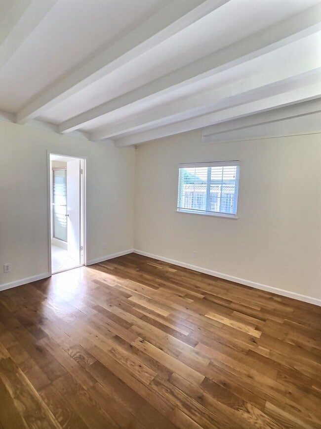 Building Photo - Saratoga 3 Bedroom House