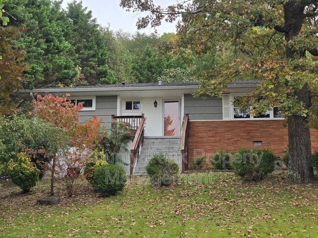 Building Photo - 3934 Kensington Dr