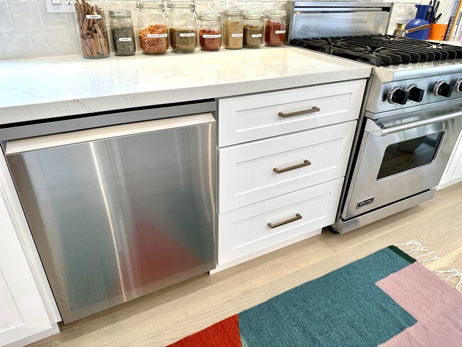 New Samsung StormWash+ Dishwasher - 630 Raymond Ave