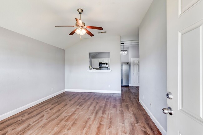 Building Photo - 2930 Saulsbury Dr