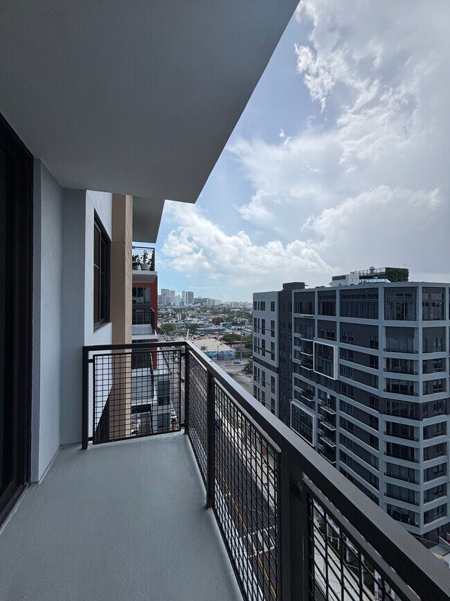 Foto del edificio - 133 NE 24th St