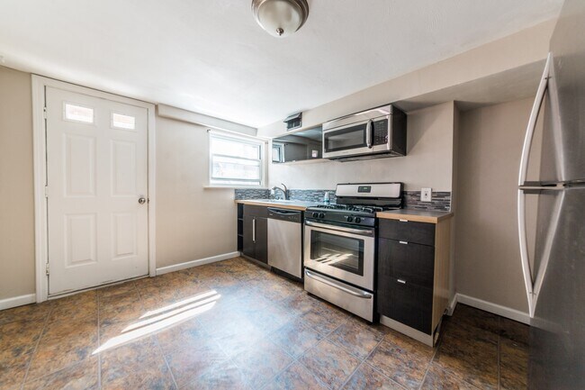 Building Photo - AVAILABLE JUNE 2026 - 3 Bedroom Home in Prime MT. WASHINGTON Location!