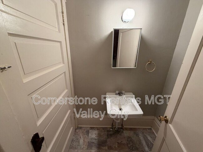 Foto del edificio - 139 6th St NW