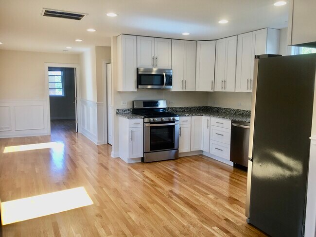 Building Photo - 3649 W Belle Plaine Ave