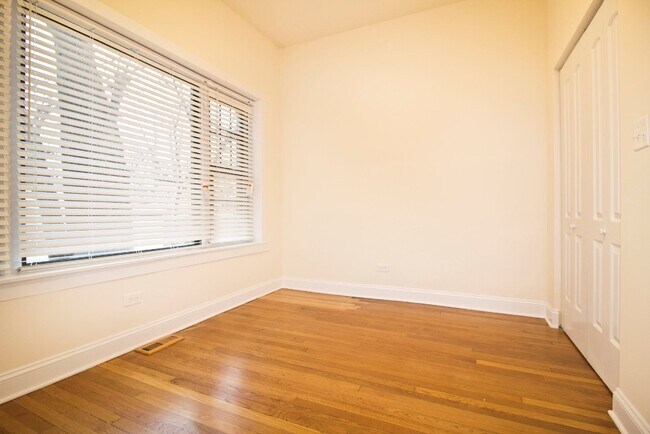 Building Photo - 2989 N Lawndale Ave