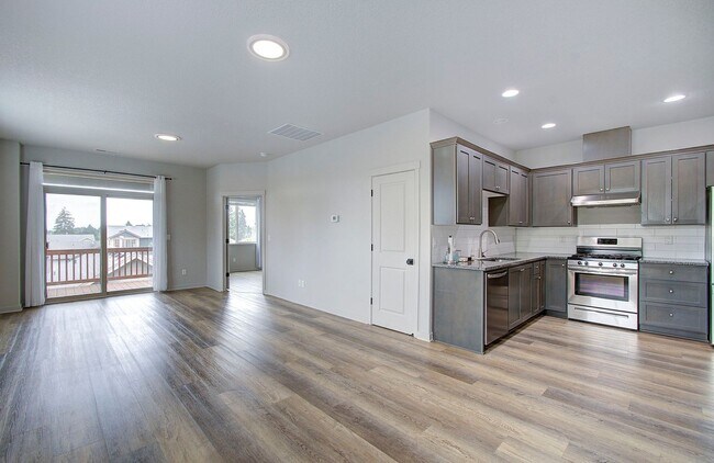 Foto del edificio - 3bd 2.5ba Daylight Ranch Home on Corner Lot