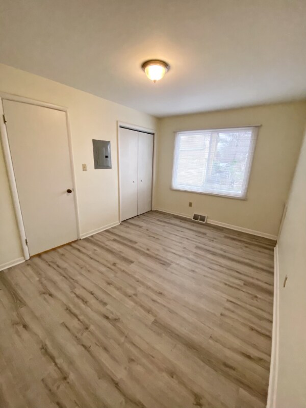 209 Kenridge Rd, Akron, OH 44333 Room for Rent in Akron, OH