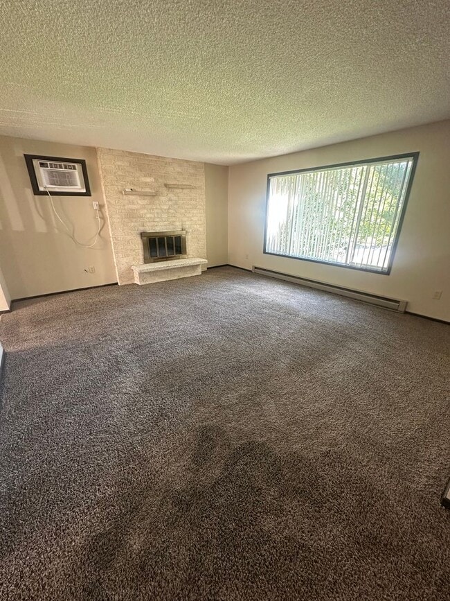 Building Photo - 1352