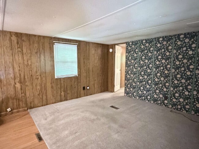 Building Photo - Affordable 3BR Home in Peaceful Hicks Lake Community