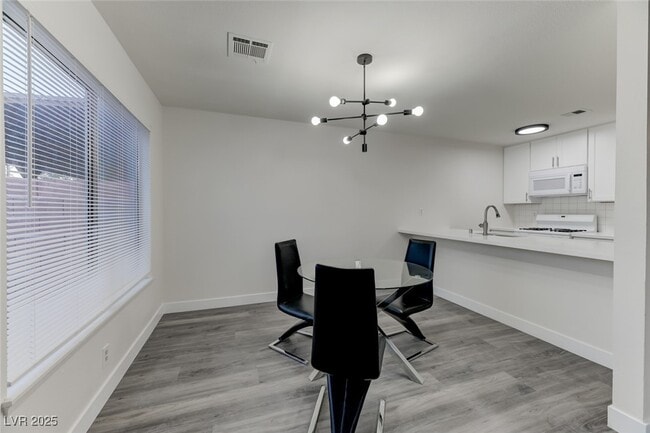 Building Photo - 4649 Vía Torino