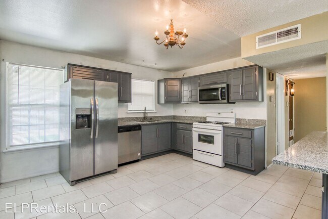 Building Photo - 4 br, 2 bath House - 10448 Palomino St.