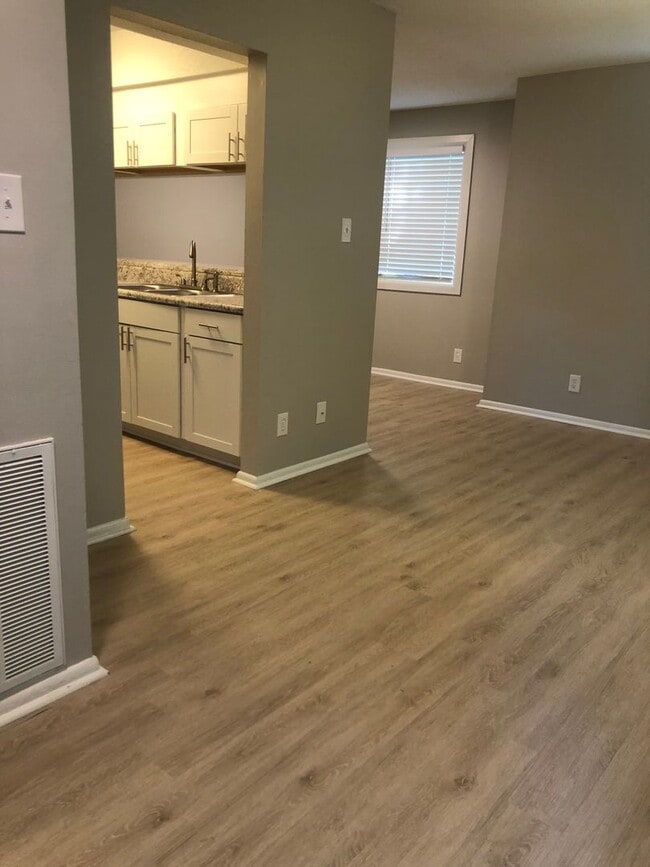 Interior Photo - Rivergate