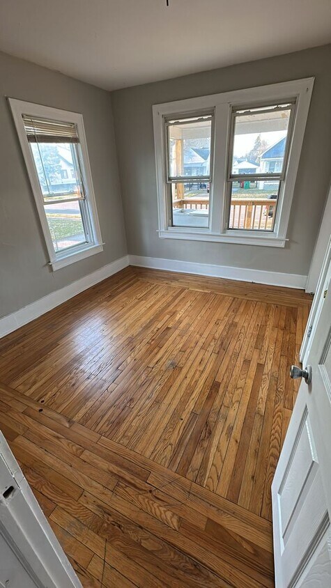 Foto del edificio - 16250 Chesterfield Ave