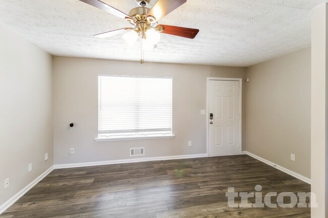Building Photo - 141 Hemlock Cir