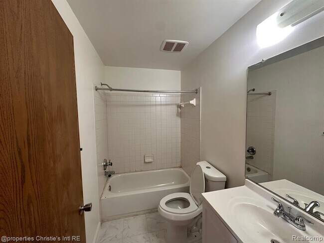 Foto del edificio - 590 Parkview Dr