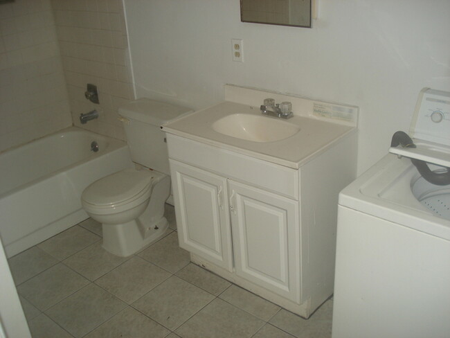 Building Photo - Cozy 2 Bedroom/1 Bath Duplex in Eatonville!!