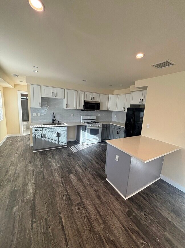 Foto del edificio - 1651 W 85th St