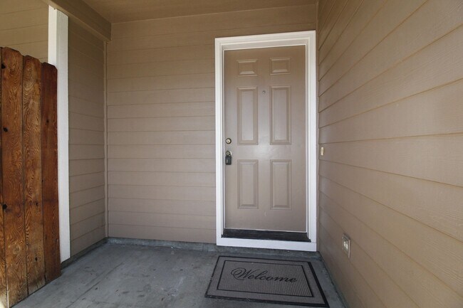 Foto del edificio - Charming 3-Bedroom townhouse with Garage &...