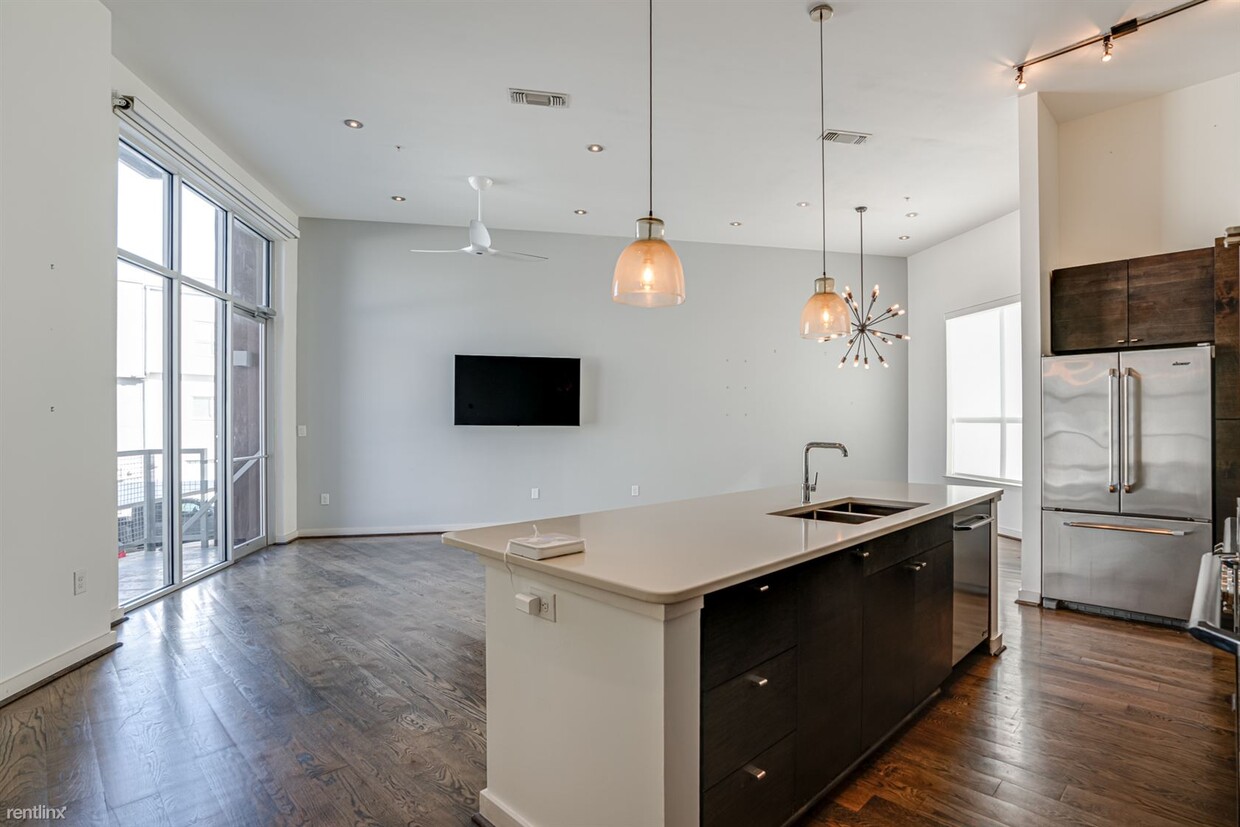 Primary Photo - 3 br, 3.5 bath Townhome - 1112 East Quincy...