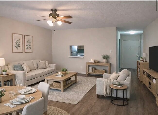 Large living space with acess to kitchen - 2901 N Halifax Ave
