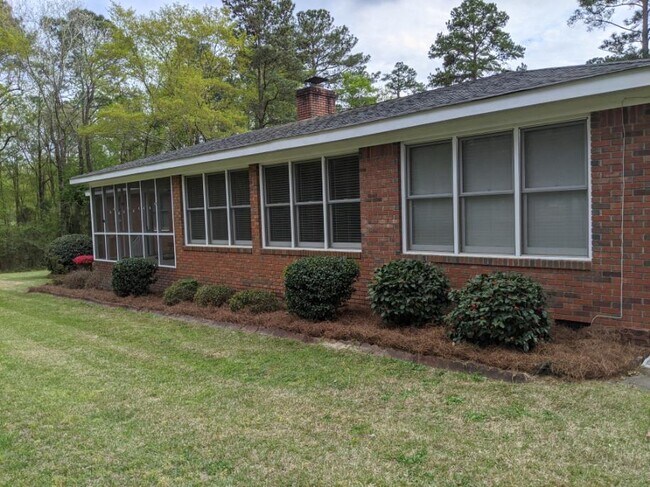 Foto del edificio - 429 Longtown Rd W