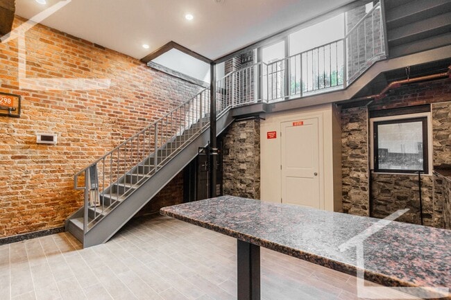 Foto del edificio - 1 bed 1 bath LOFT in Fenway..... don't miss out!! SEPT 1st