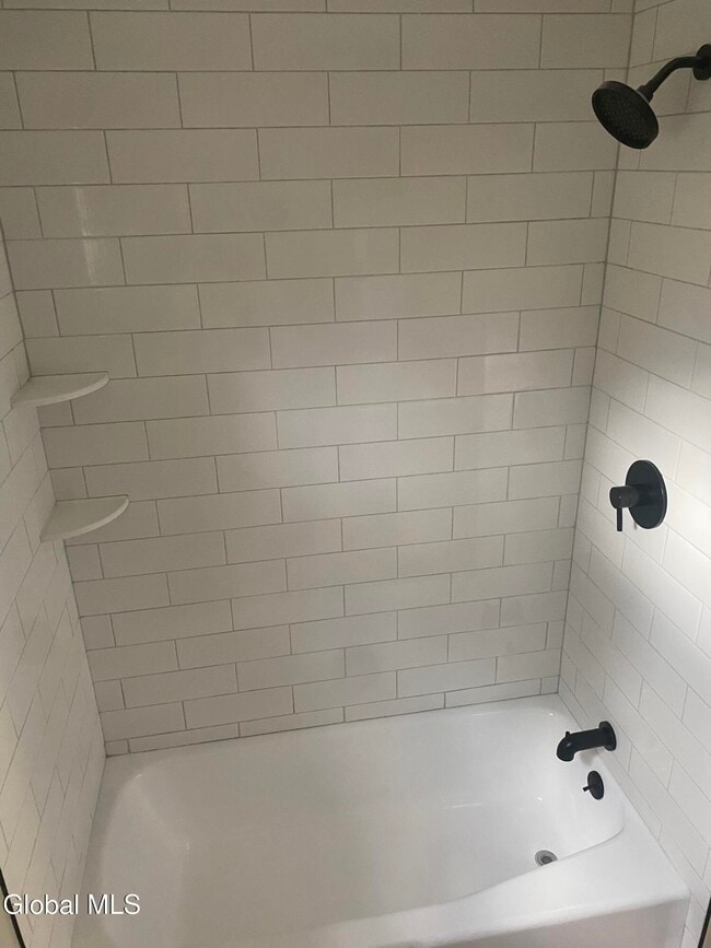 Foto del edificio - 235 Washington Ave