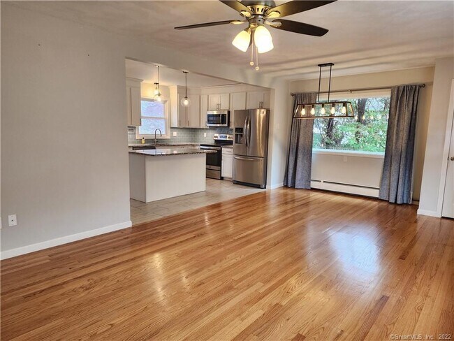 Foto del edificio - 24 Savi Ave