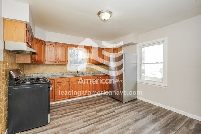 Building Photo - 4304 E 164th St