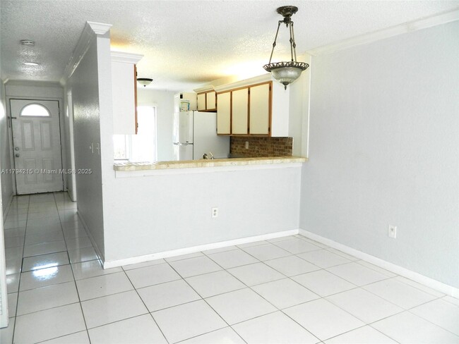 Building Photo - 899 Crystal Lake Dr