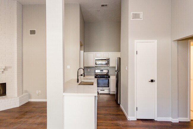 Foto del edificio - 5115 Beaver Hollow Dr